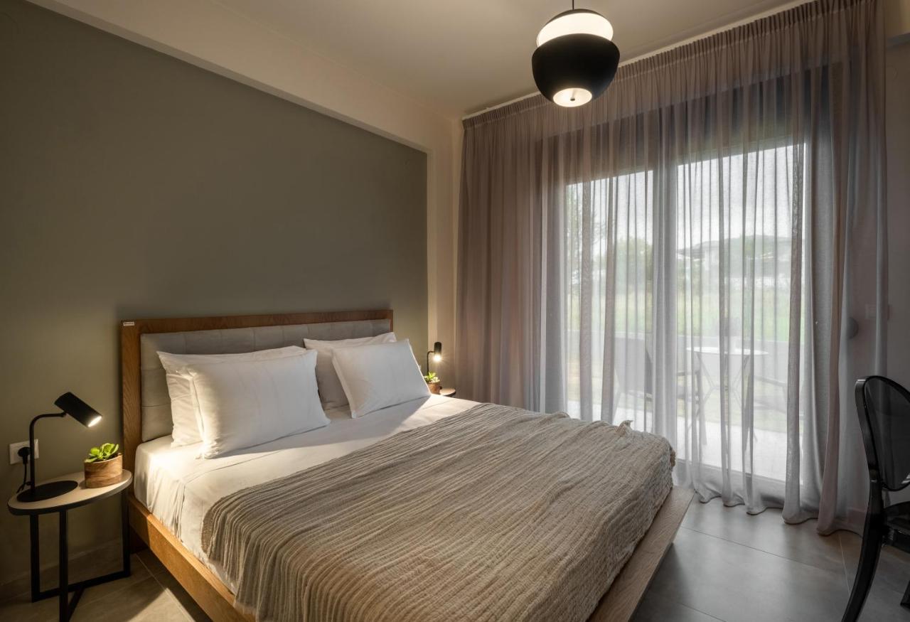 Iris Suites Nikiti Εξωτερικό φωτογραφία